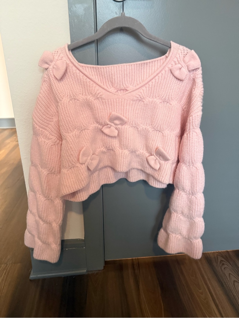 Forever 21 Pink Bow-Applique Cropped V-Neck Sweater